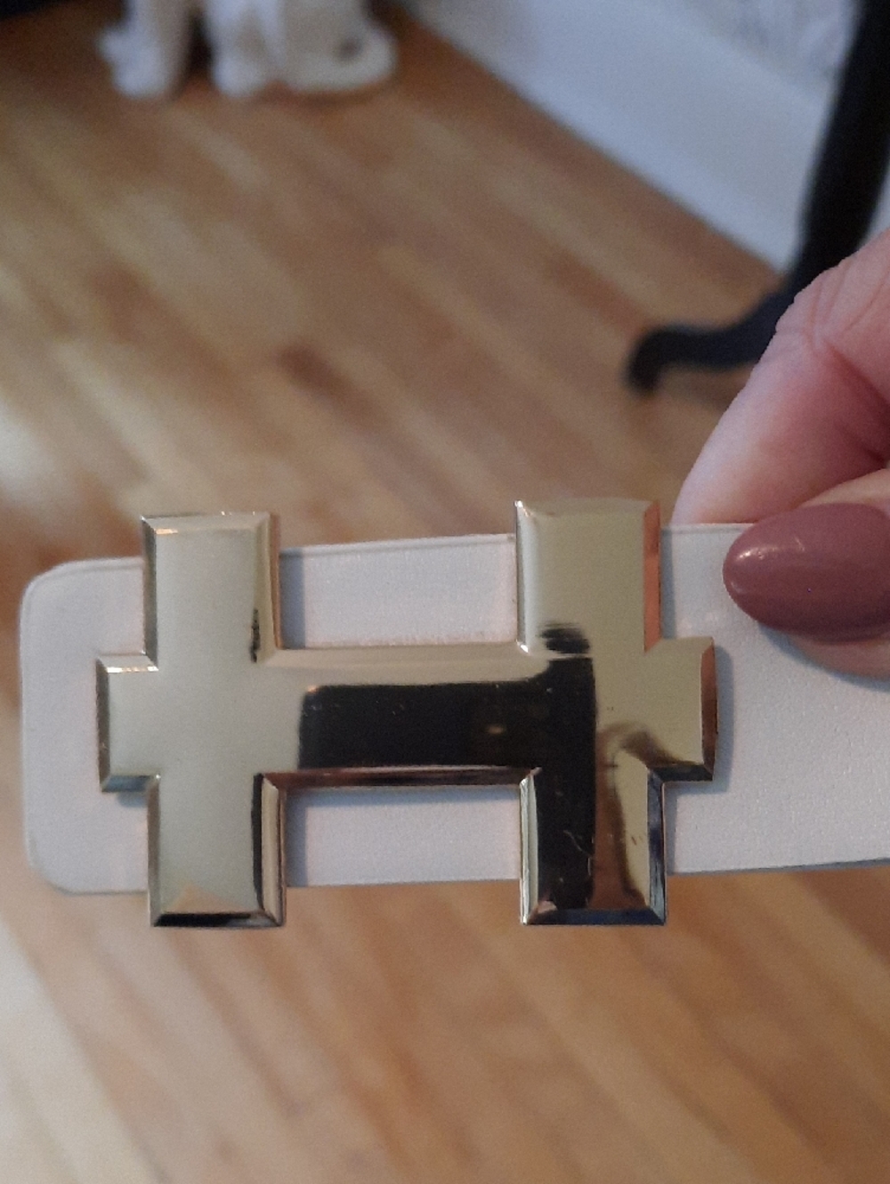 White Women's Belt with Gold H Buckle - Picture 2 of 2